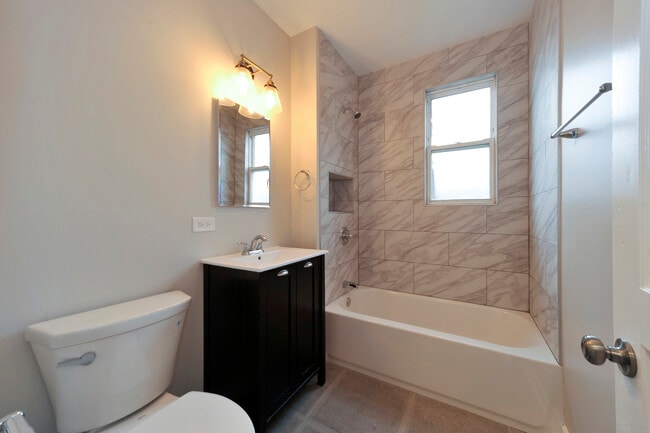 Building Photo - 1943 N Kedvale Ave