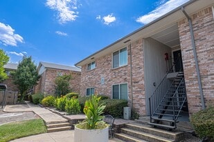 Building Photo - 8087 Meadow Rd