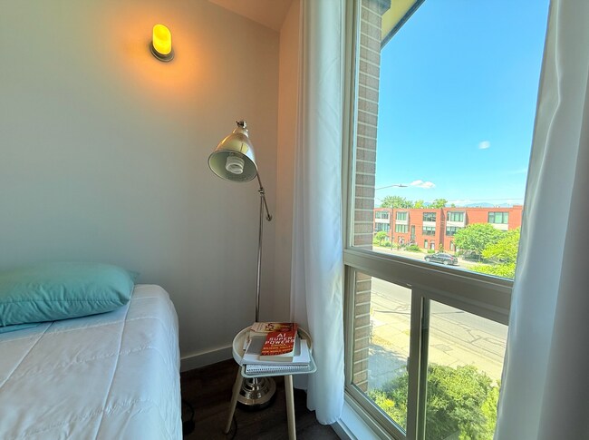 Building Photo - Beautiful One-Bedroom Condo near the Heart of Downtown SLC!