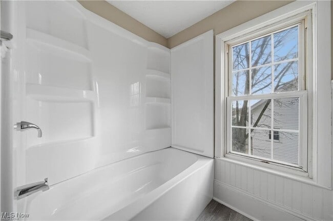 Building Photo - 437 Erie St