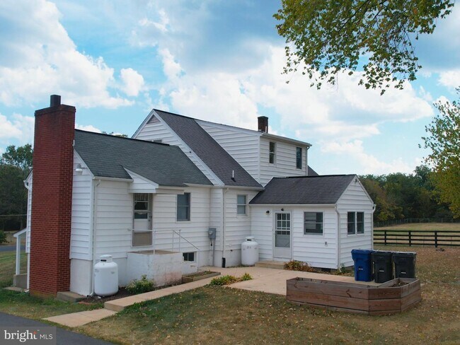 Building Photo - 11608 Kettle Run Rd