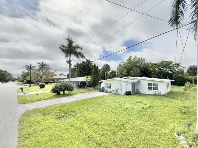 Building Photo - 2125 Mark Ave