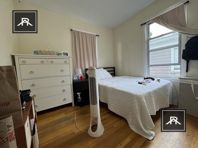 Building Photo - 4 bedroom in Brookline MA 02446