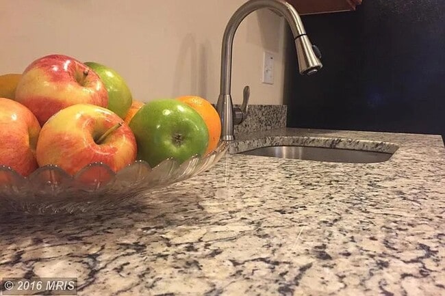 Building Photo - 3 Bedroom 2 Bath in Sparrows Point