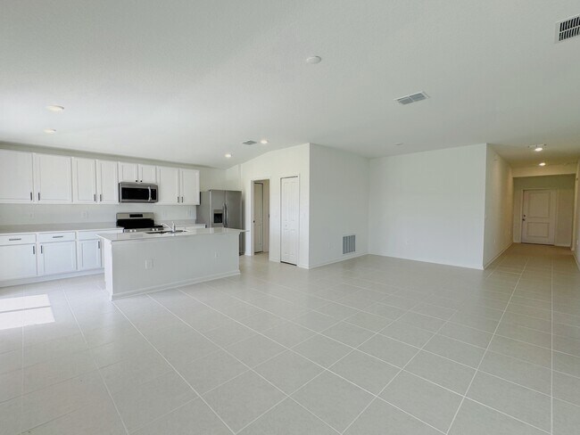 Building Photo - 3079 Totem Rd