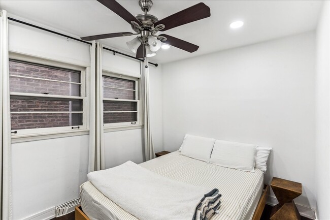 Building Photo - 2735 N Mozart St