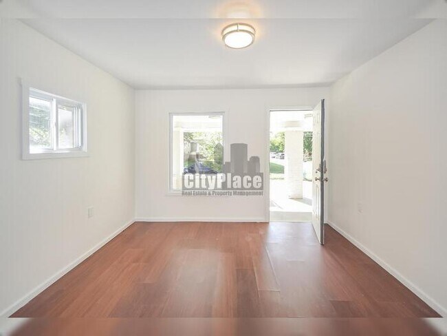 Building Photo - 227 S Dearborn St