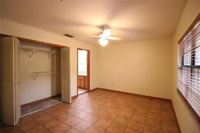 Building Photo - 4035 NW 37th Dr