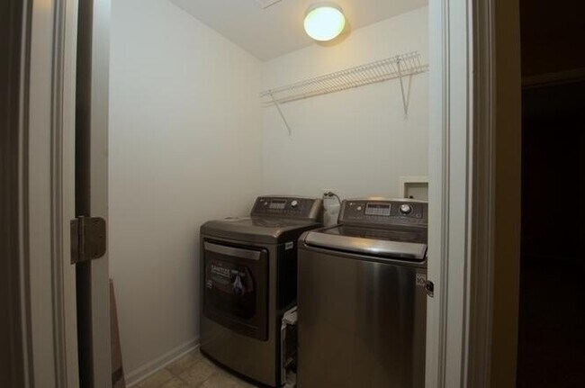 Building Photo - 25243 Colligan St