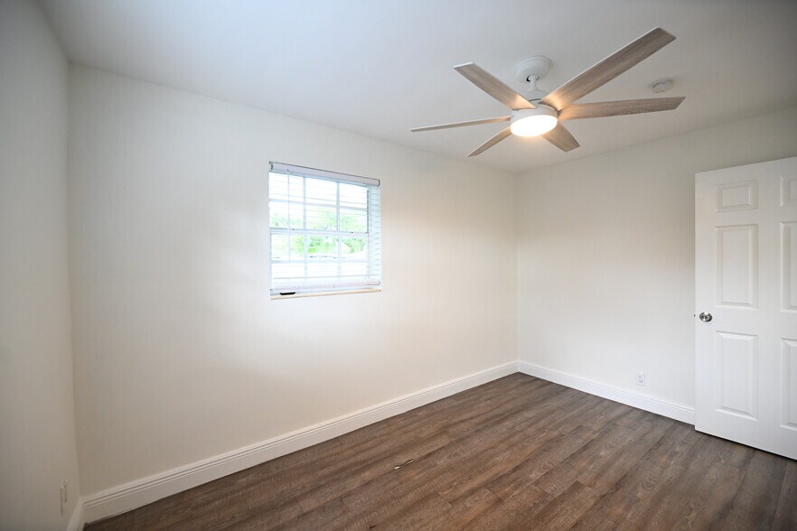 Building Photo - 2507 N 66th Ave