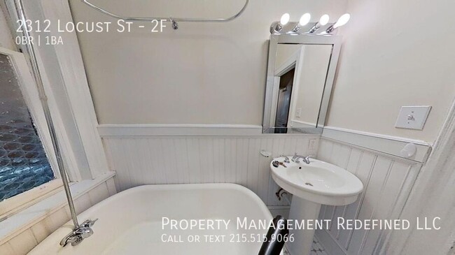 Building Photo - Spacious Studio Apartment