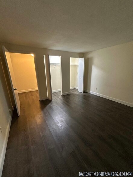 Building Photo - 122 Dustin St