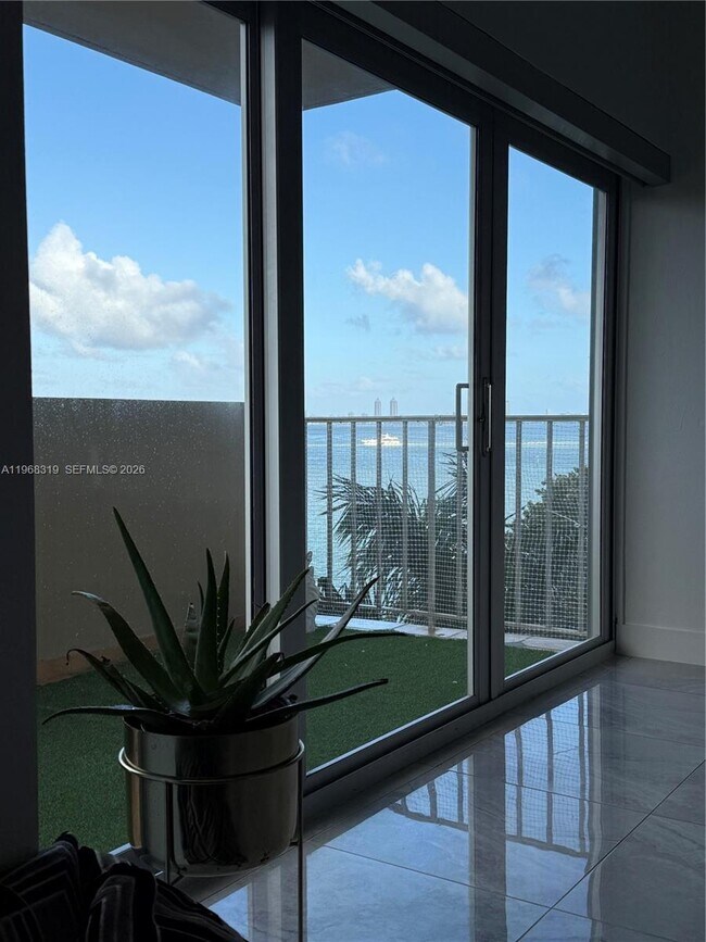 Building Photo - 880 NE 69th St