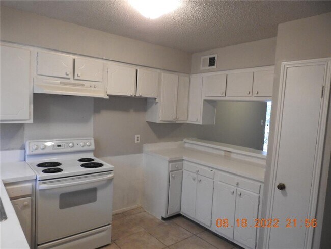 Building Photo - 6405 Westward St
