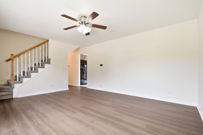 Building Photo - Pet Friendly Three Bedroom!