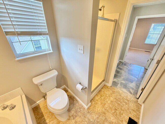 Building Photo - West Knoxville 37932 - 4 bedroom, 2.5 bath home - Contact Tanner Fee (865) 850-5103