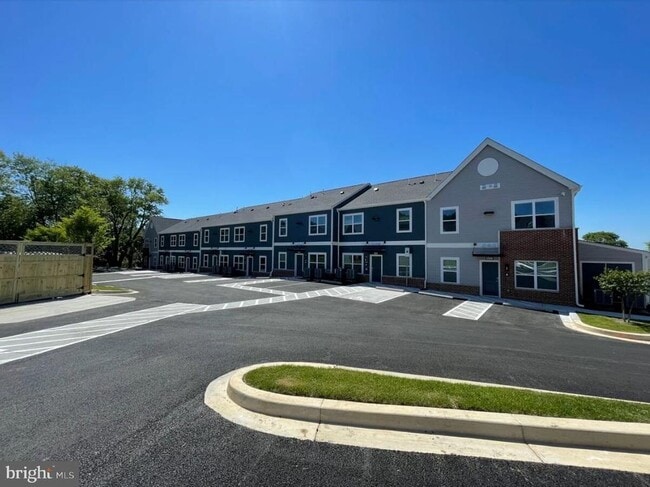 Building Photo - 4907 Hamilton Ave