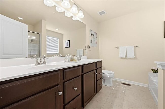 Building Photo - 601 Pointe View Dr