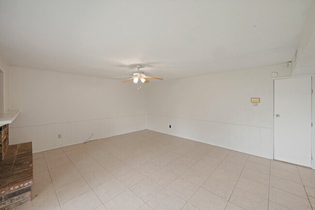 Building Photo - 15822 Danford Dr