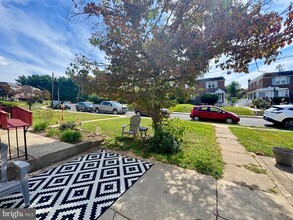 Building Photo - 827 Hampshire Rd