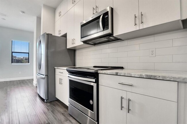 Building Photo - 401 N Oregon Ave