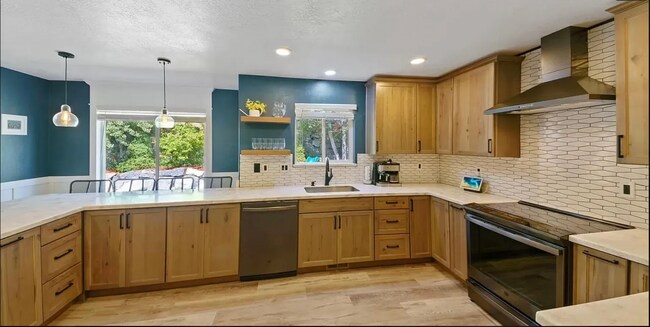 Building Photo - Gorgeous Home in Great Location!