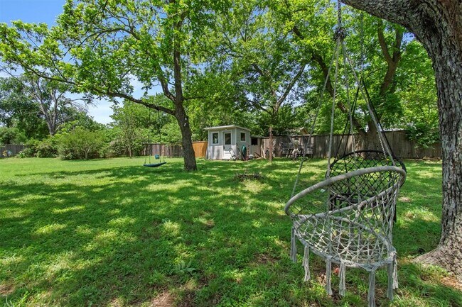 Building Photo - 308 S Ave A