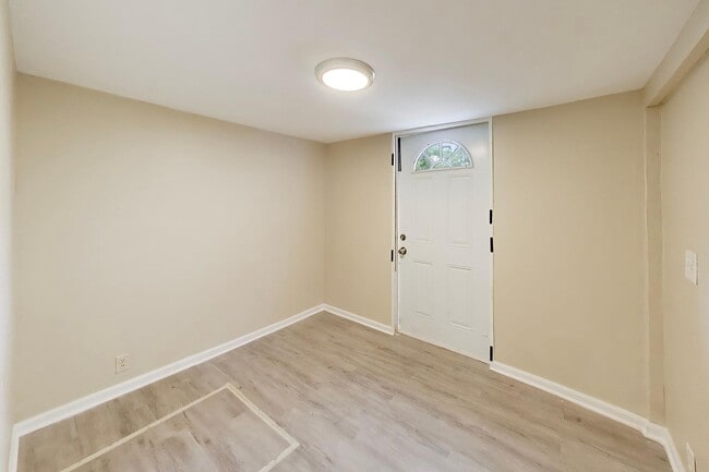 Building Photo - 4614 N Springfield Ave