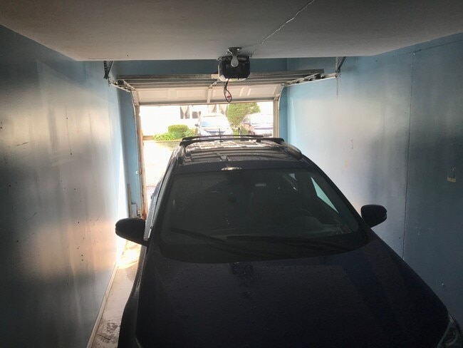 Building Photo - 320 W Inverrary Ln