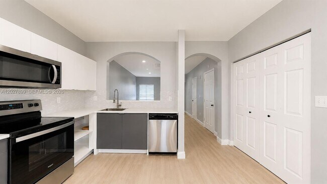 Building Photo - 16914 SW 137th Pl