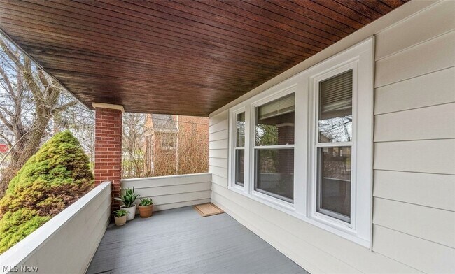 Building Photo - 1042 Mozina Dr