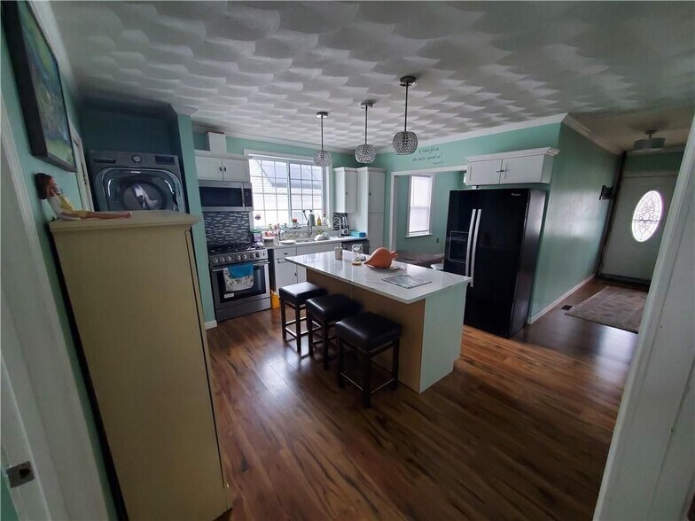 Building Photo - 75 Naples Ave