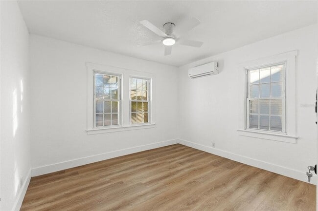 Building Photo - 2008 Oakwood Ave