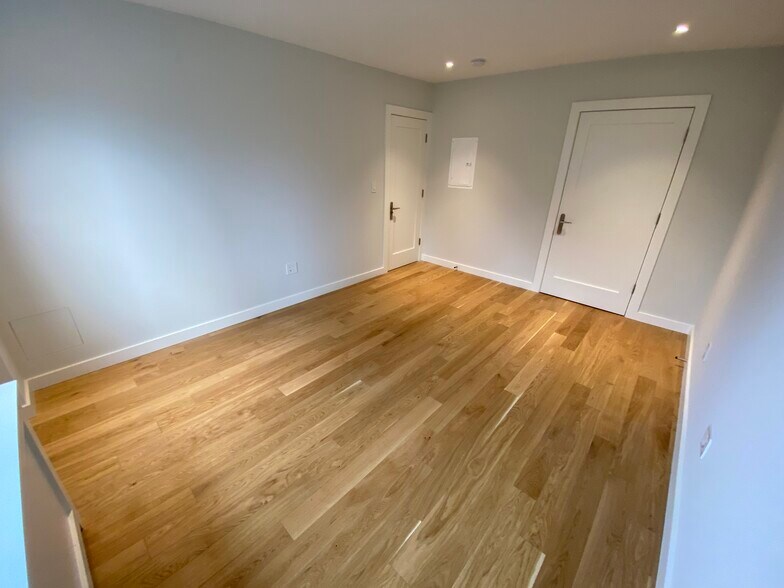 Building Photo - 36 Madison St