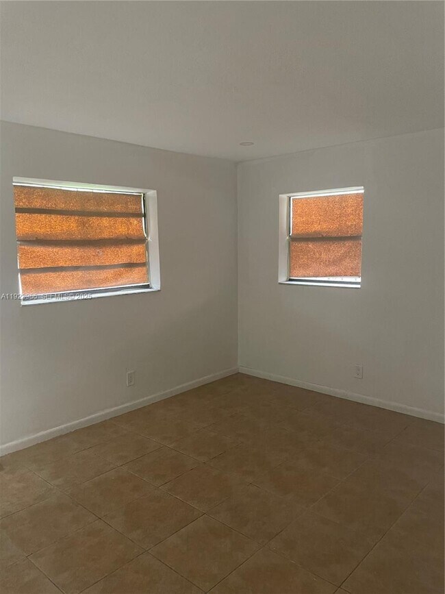 Building Photo - 2481 NW 13th Ct