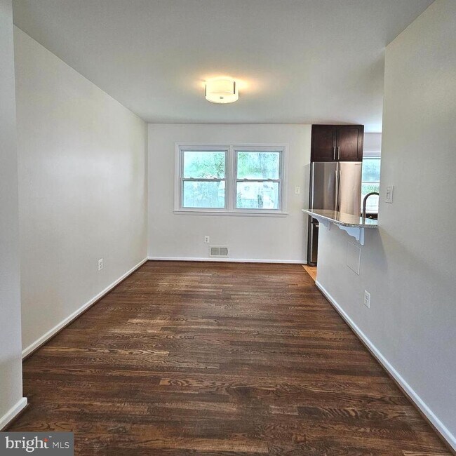 Building Photo - 8533 Pepperdine Dr