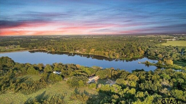 Building Photo - 409 Willow Dr