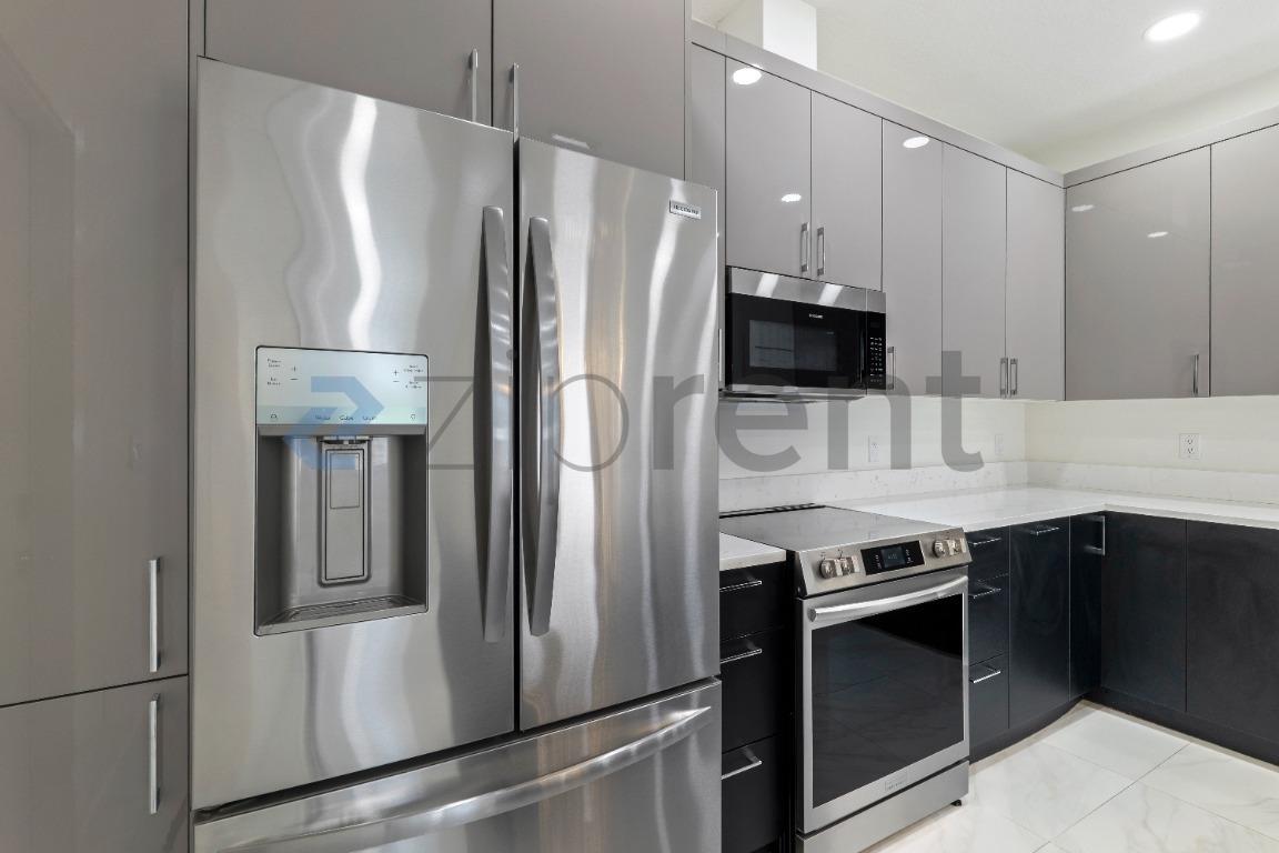 Building Photo - Unit B