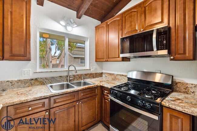 Building Photo - Highly upgraded 3 bed 2 bath condo availab...