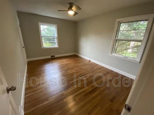 Building Photo - 103 Cedar Ln
