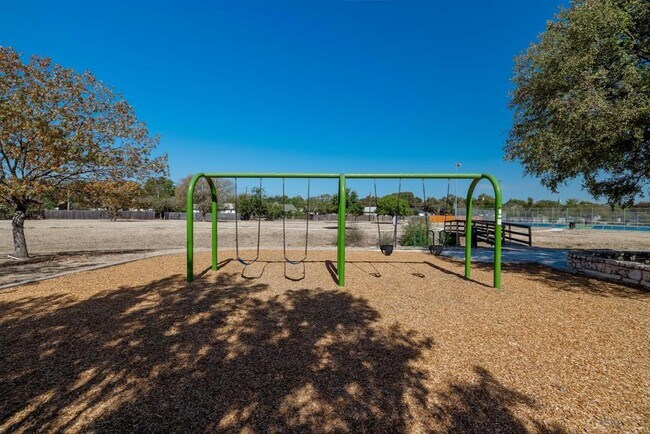 Building Photo - 2304 Silver Spur Dr