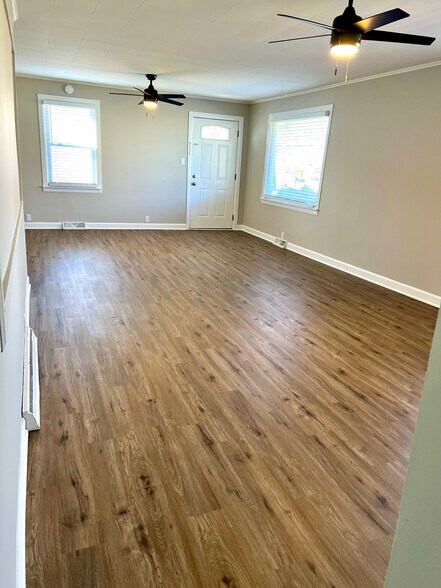 Living Room - 620 N State St