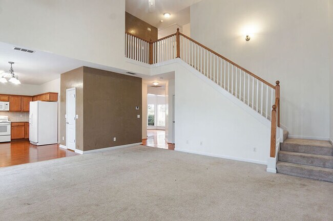 Building Photo - 164 Village Ln