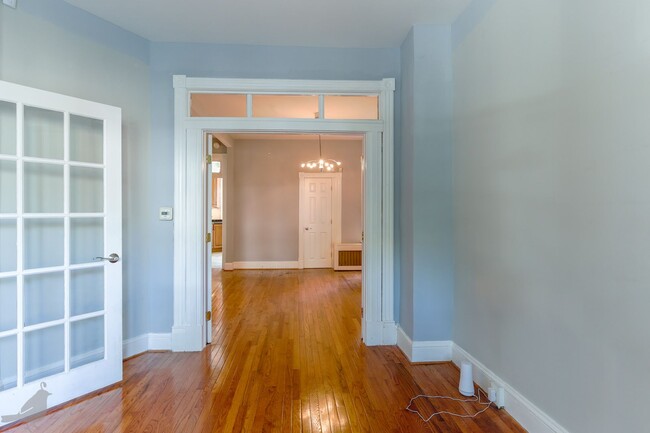Building Photo - Classy Columbia Heights Row Home! 1/2 Off ...