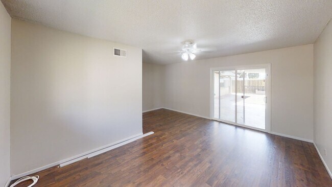 Building Photo - Spacious 4 bedroom 2.5  Bath Calimesa Home!
