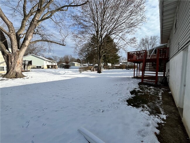 Building Photo - 28 Willow Dr