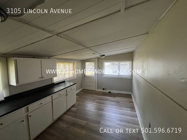 Building Photo - 3105 Lincoln Ave