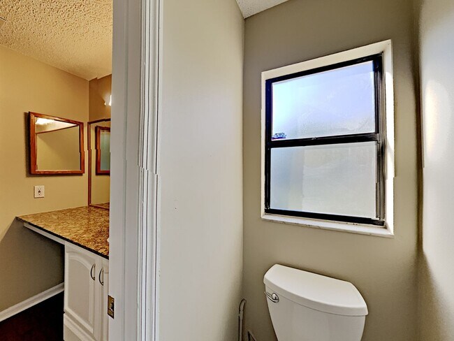 Building Photo - 14902 Pelican Point