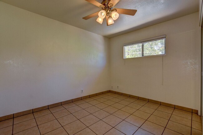 Building Photo - 278 S Hardin St