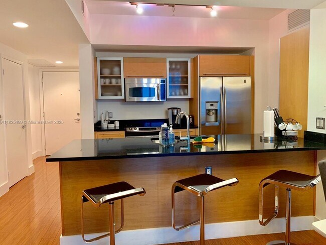 Building Photo - 951 Brickell Ave